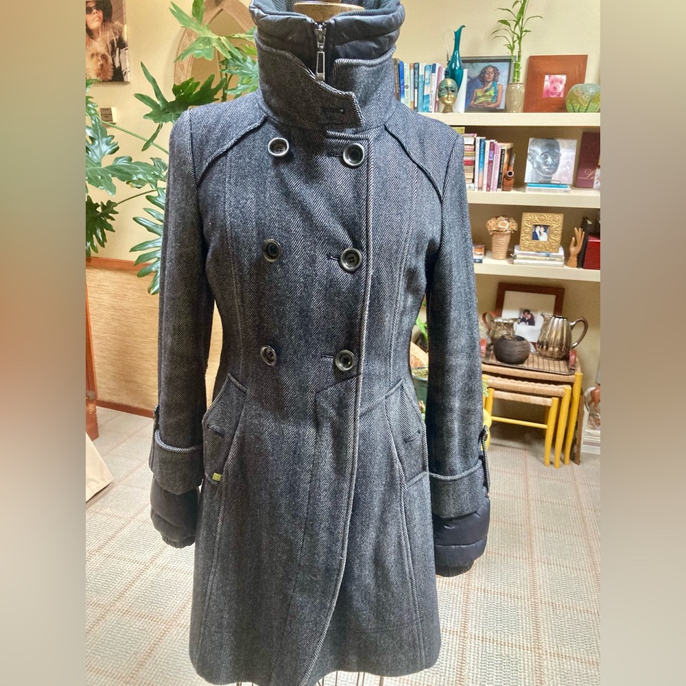 Stylish Tweed Coat With Detachable Puffer Collar and Cuff. LOVE❣️😍